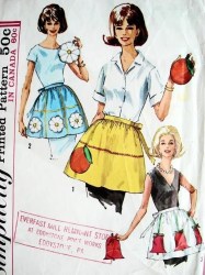 6251 1965 FULL OR HALF FESTIVE APRONS APPLIQUES PATTERN